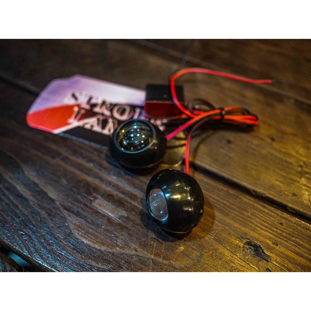 ไฟหรี่ L.E.D (LIT) SF-2494 แบบ กระดุม/กระพริบ พร้อมขายึด แสงสีขาว 1คู่