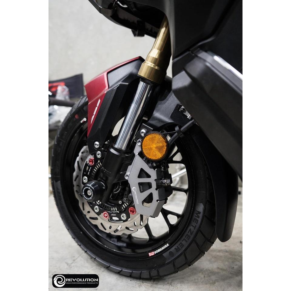 การ์ดปั้มดิสหน้าล่าง มีเนียม 2D ตรงรุ่น ADV-350, FORZA-350 แบรนด์ REVOLUTION