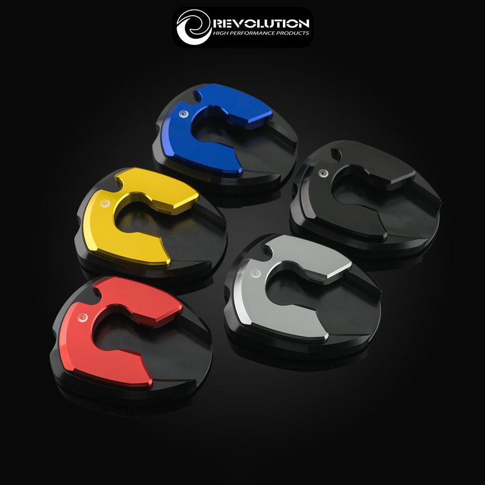 แผ่นรองขาตั้ง 2ชิ้น CNC ADV350 / X-MAX300 / R15 2017/ M-SLAZ / MT15 งาน Revolution