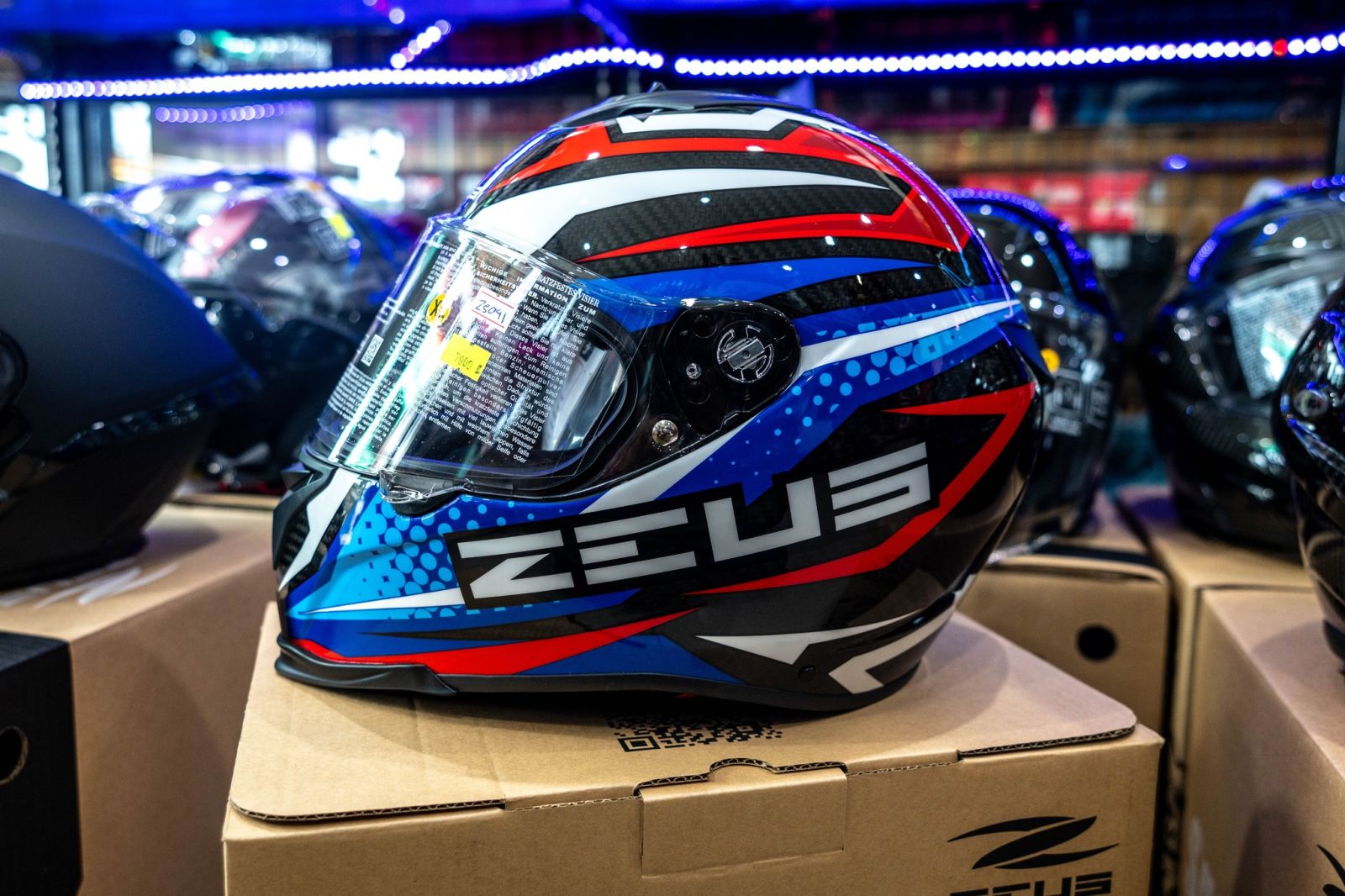 หมวกกันน็อค ZEUS ZS-1900 Lighting Tri-color  ฟรี ชิลด์ปรอทและสปอยเลอร์ตามสีตัวหมวก