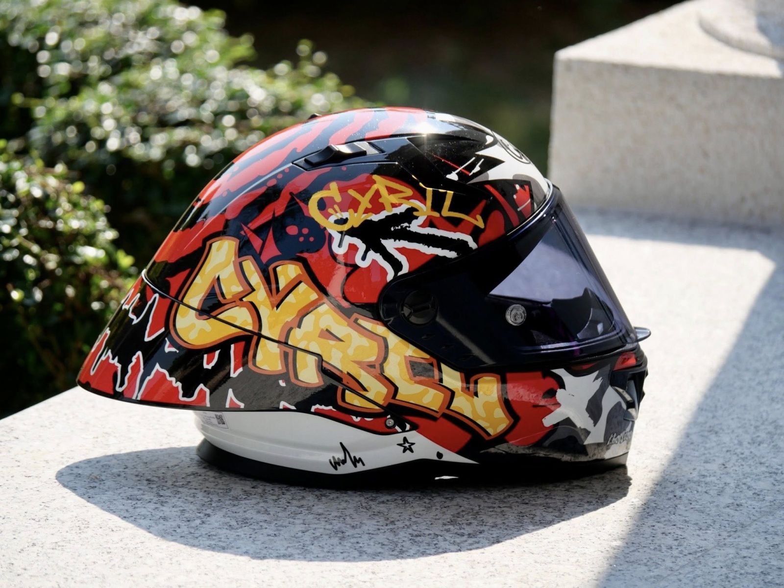 หมวกกันน็อค CYRIL รุ่น R1/R1 PRO รุ่นใหม่ล่าสุดGRAFFITI SERIE  ราคาเบาๆ รองรับการติดตั้ง Bluetooth แถมฟรีชิลด์ Smoke1 ชิ้น
