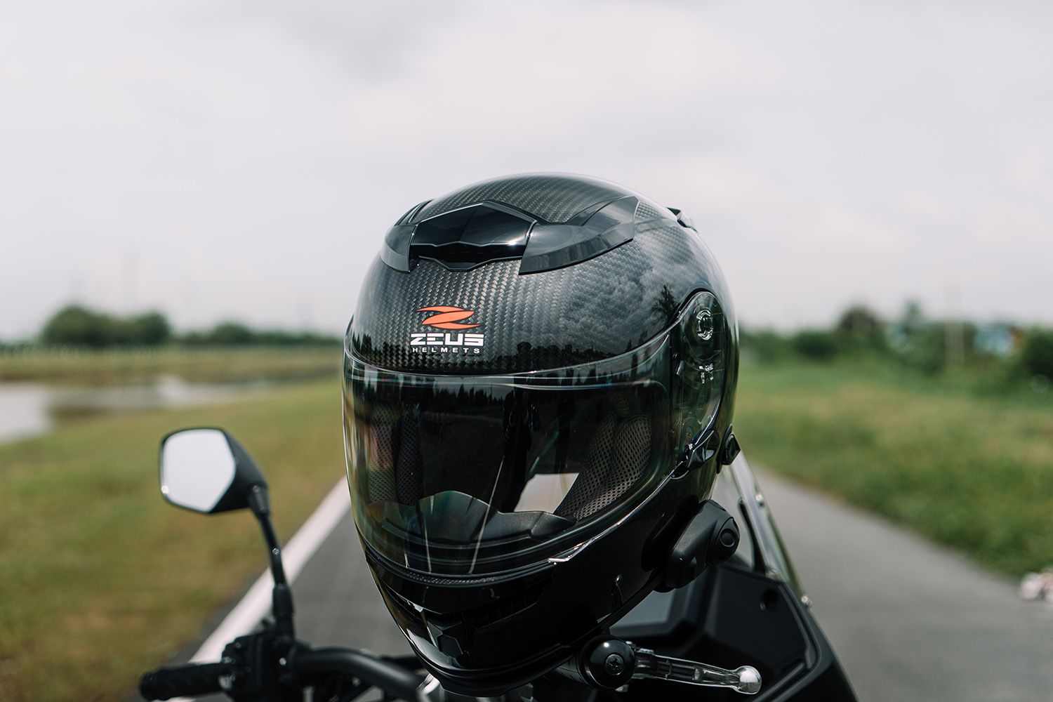 หมวกกันน็อค ZEUS Helmet ZS-1200H 100% คาบอน แว่นตากันแดด ในซิว