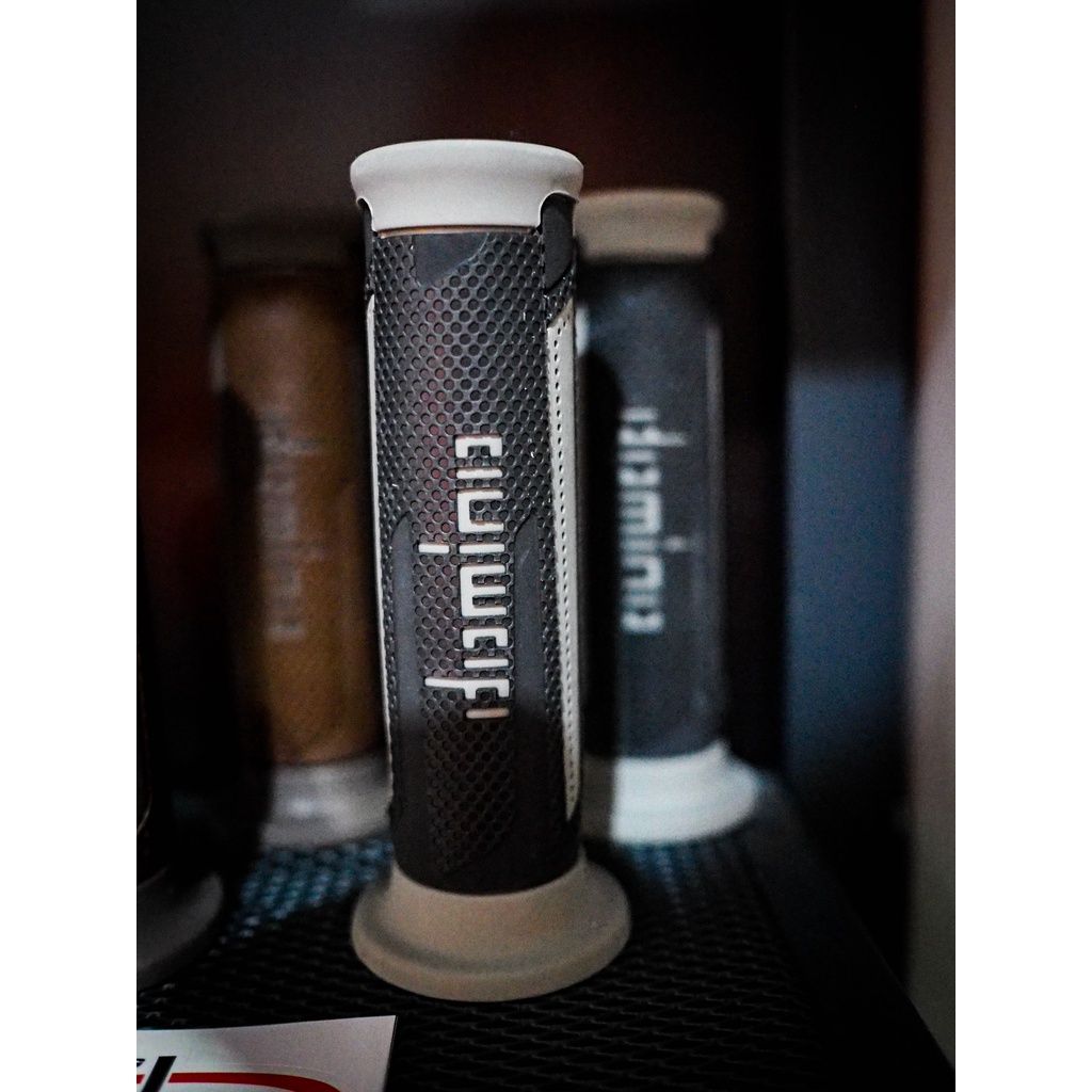ดำ-เทา